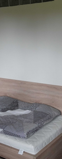 2-bed room