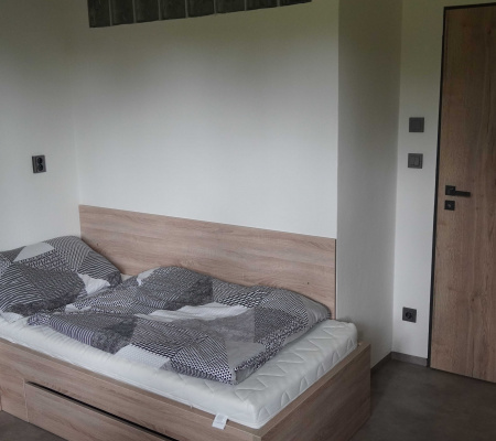 2-bed room